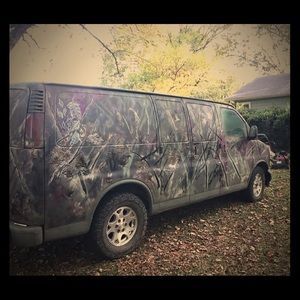 Hand Painted camo cargo van. By geck0205